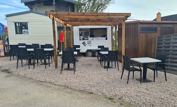 Le snack bar du camping Les Pins à Bains dans les Vosges