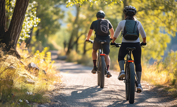 Camping Les Pins à à Bains-les-Bains, accueille cyclotouristes et propose un forfait pour les deux roues.