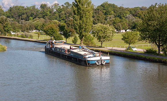 Le canal des Vosges est à présent tourné vers la navigation de plaisance et de tourisme.