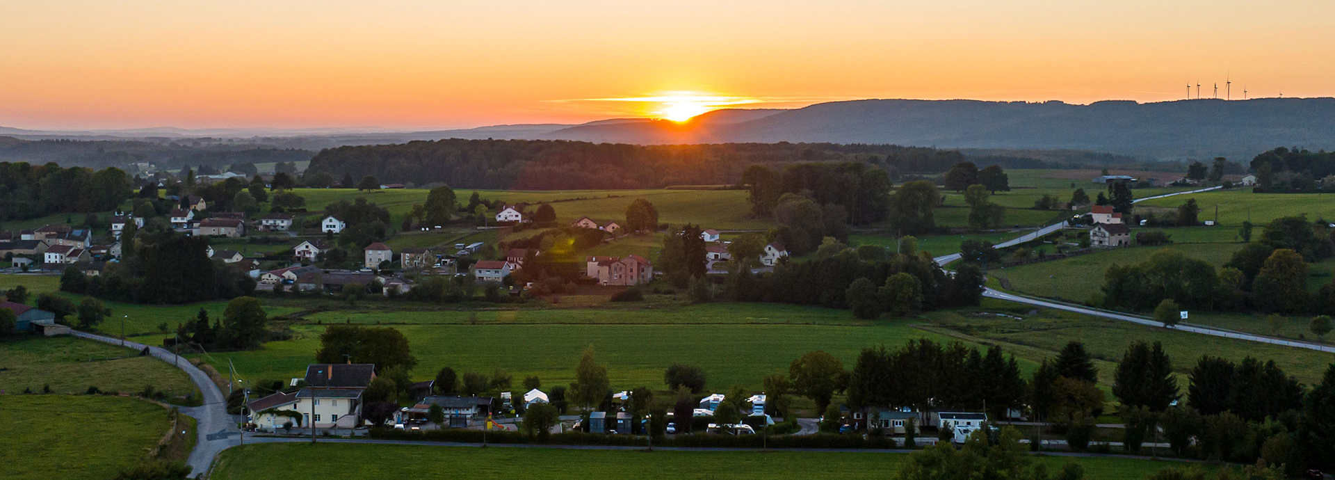Vue aérienne du camping Les Pins à Bains-les-Bains